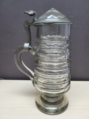 Glass stein with jeweled lid