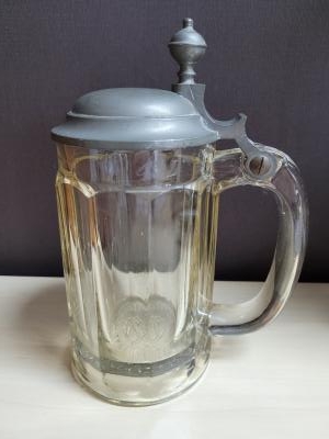 Glass beer stein with unusual lid attachment