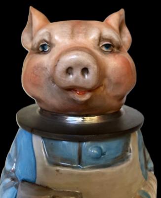 Pig Bartender  Dresden Art