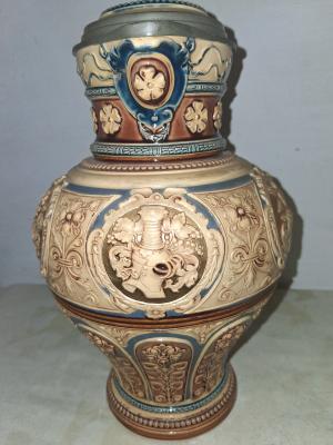 Villeroy & Boch 2128 - Helmets and Flowers