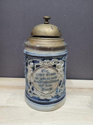 Stein with bell in the lid