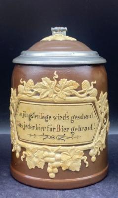 Villeroy & Boch #1180 "Hops vines with saying"