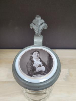 Glass stein with photo inlaid lid