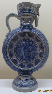 Circular (ring-) jug